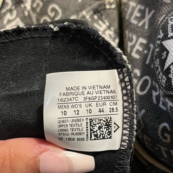 Male Converse - Picture 4 of 4